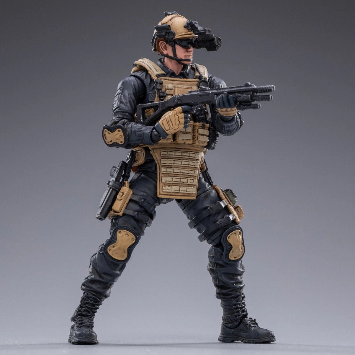 Hobbyist Collection JOY TOY PEOPLES ARMED POLICE (AUTOMATIC RIFLEMAN) 1/18 FIGURE