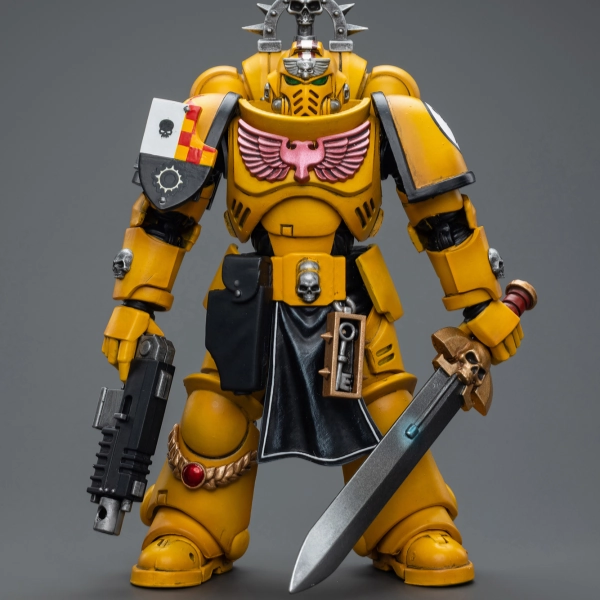WARHAMMER Imperial Fists Lieutenant with Power Sword Award Trophy Shareable Content