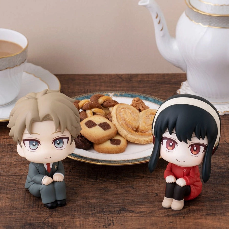 Magazine Cover Lookup SPY ?? FAMILY Loid Forger ?? Yor Forger (with gift)