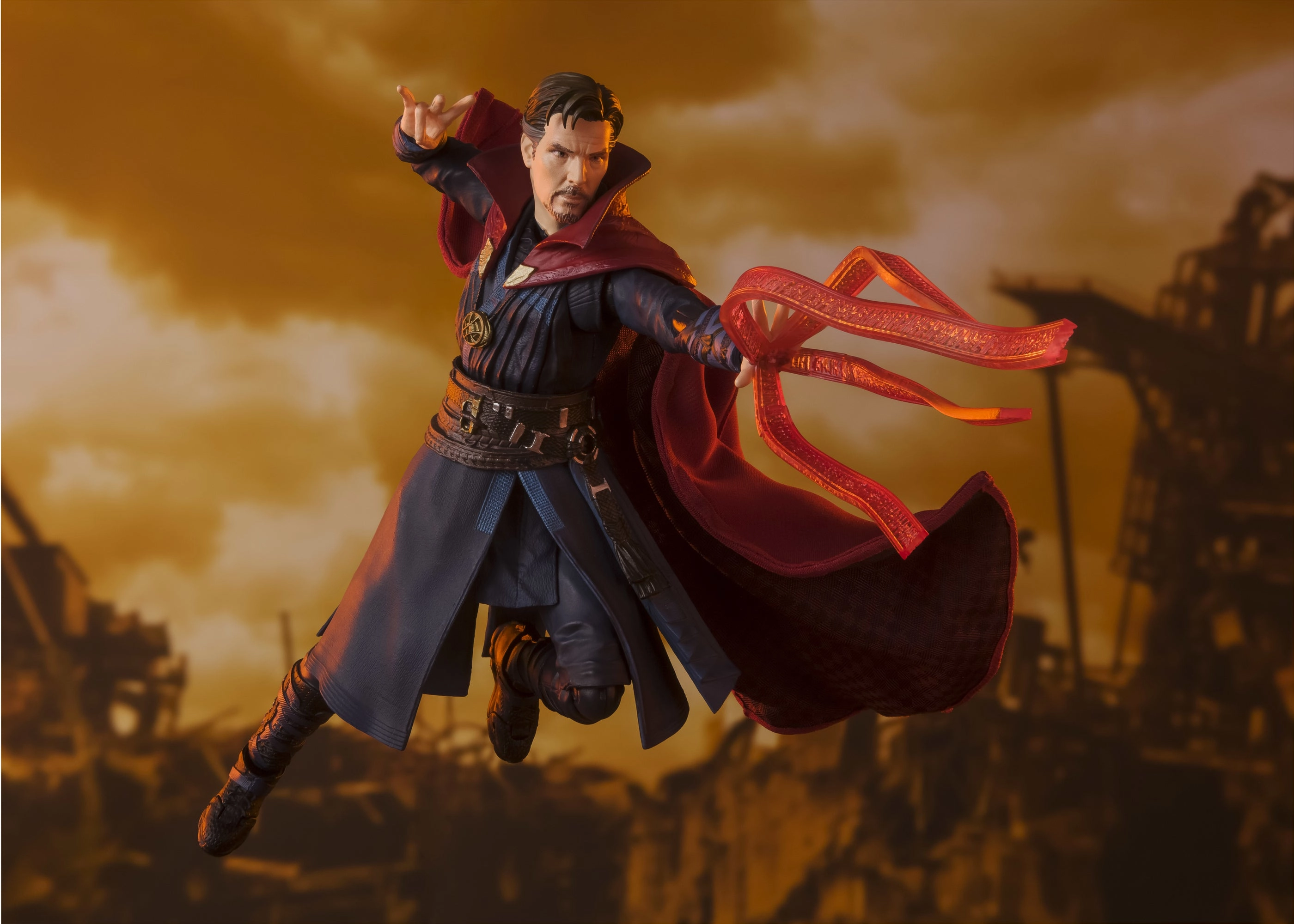S.H.FIGUARTS AVENGERS INFINITY WAR DOCTOR STRANGE TITAN Hero Figure Superhero Display