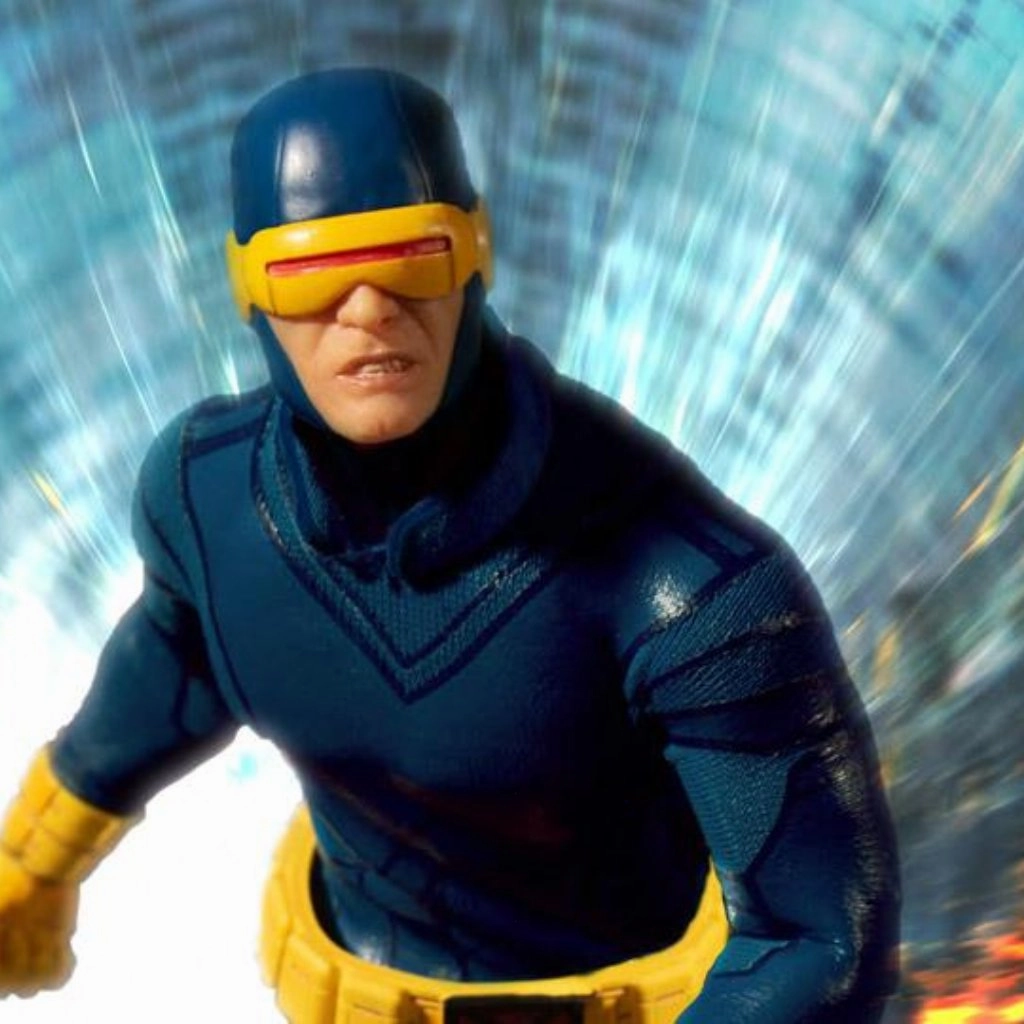 Year Round Mezco One:12 X-Men Cyclops Classic Version Previews Exclusive