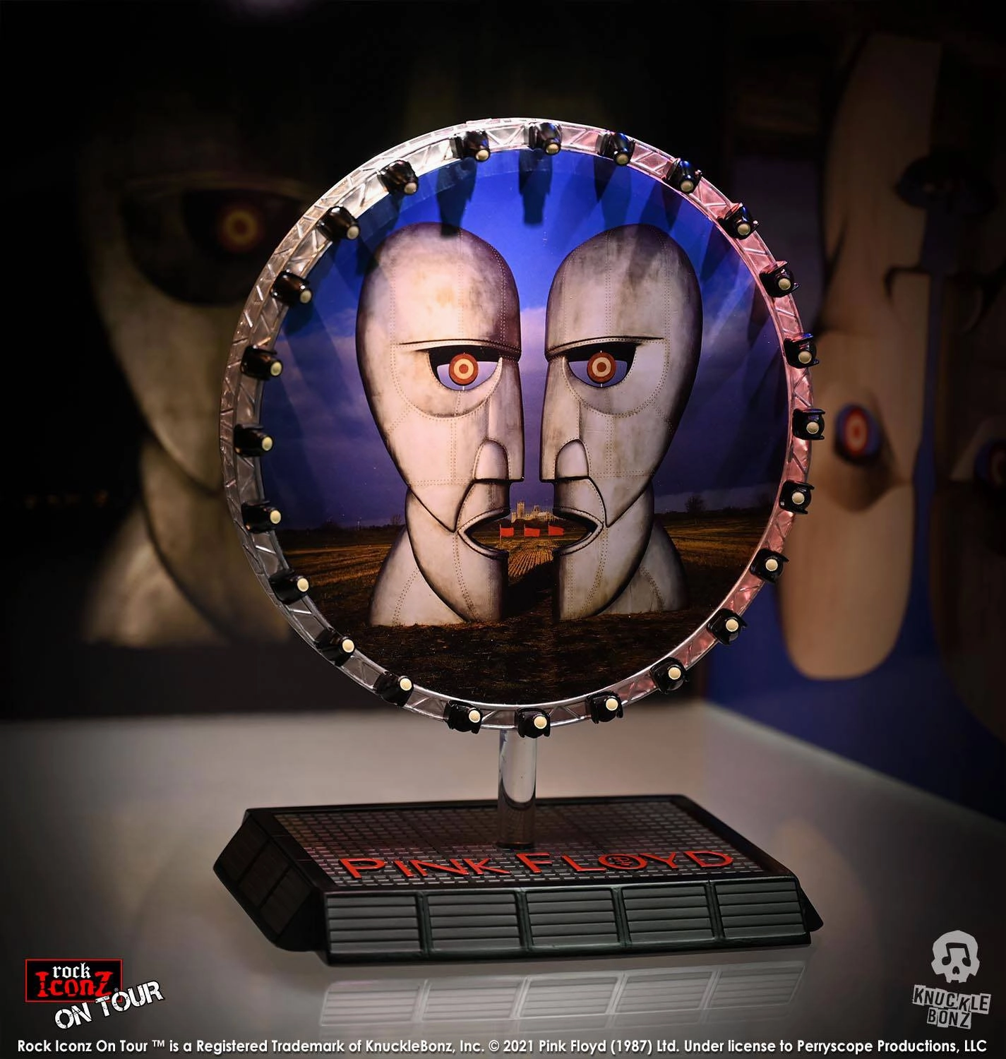 Bohemian style Character Collection Knucklebonz Pink Floyd Rock Ikonz On Tour Projection Screen Statue