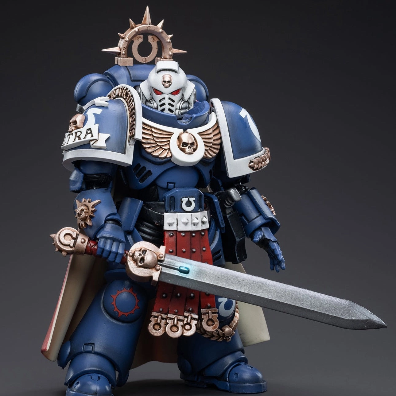 [Backorder] WARHAMMER 40K Ultramarines Primaris Captin Premium Display