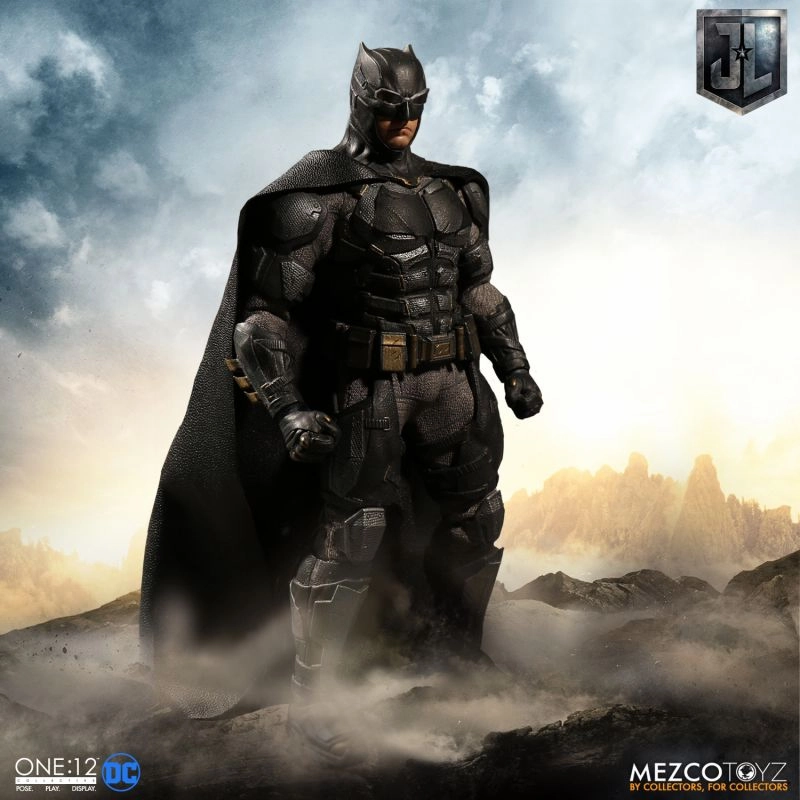 Mezco One:12 Justice League Tactical Suit Batman Hand Sculpted