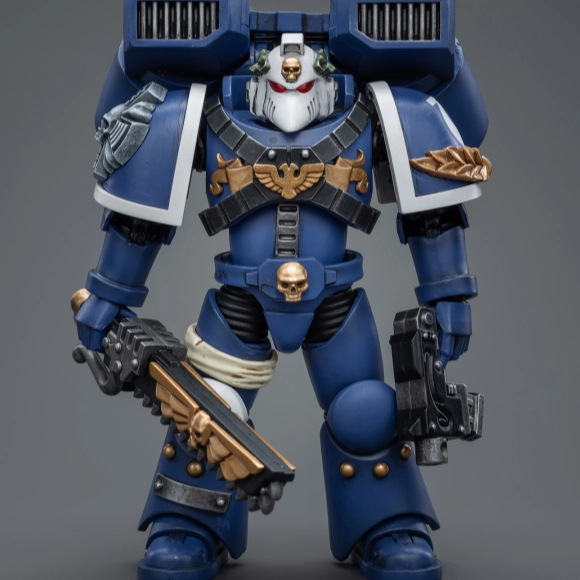 WARHAMMER 40K Ultramarines Vanguard Veteran with Chainsword and Bolt Pistol Sci-Fi Robot